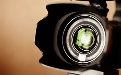 bg-leads_video_marketing_camera_lens-w1920h1200